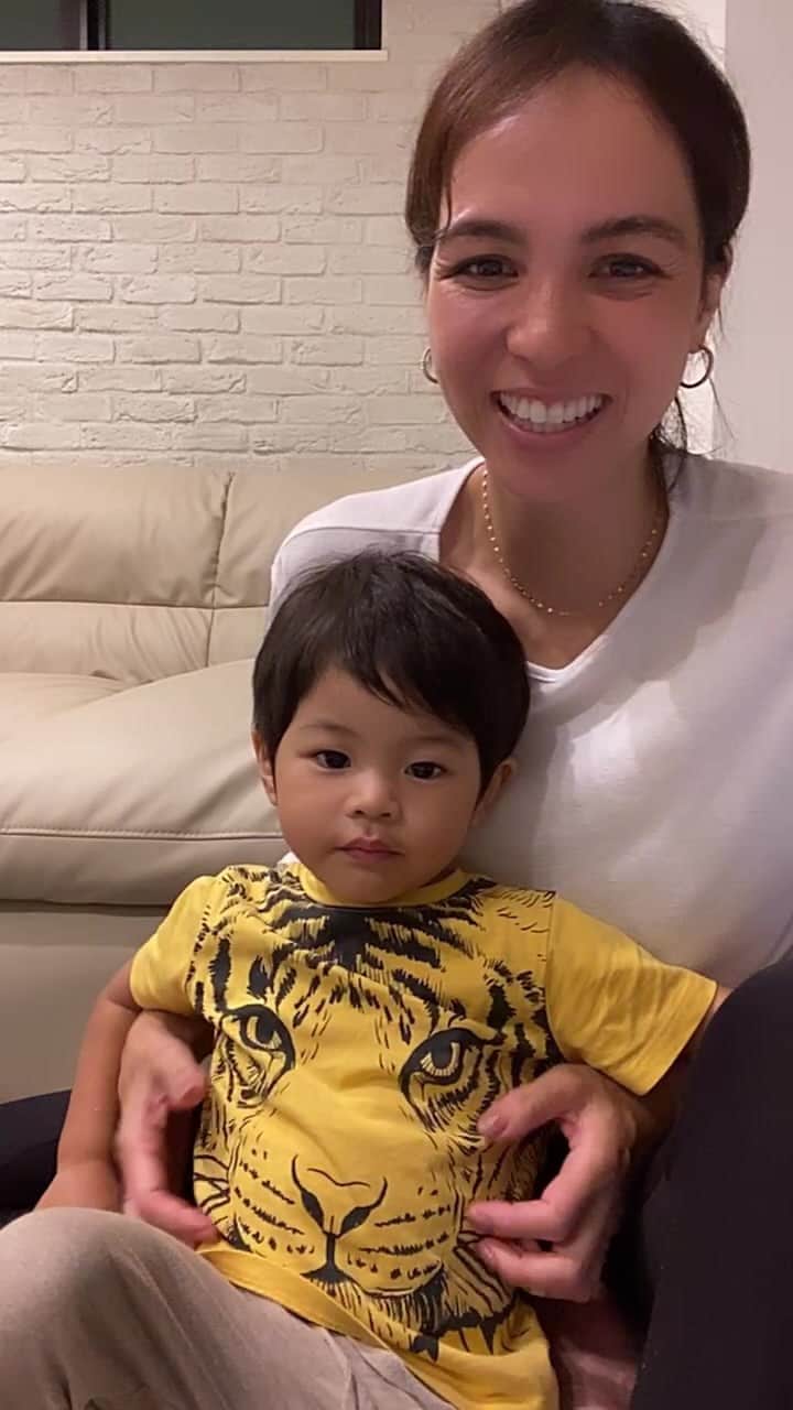 鈴木サチのインスタグラム：「ありがとうございました😊 柔軟剤の話、ネックレスの話、TVの話、パパ声だけ参加で、パパのオススメのスニーカーの話、ピラティスの話、あっくんは最初と最後に登場します。」