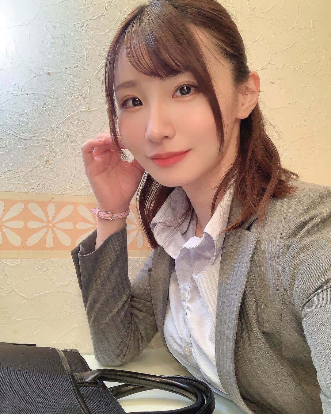 のインスタグラム：「辛苦了🤍  おつかれさま！💐  #伊東める#伊東愛瑠#AV女優#AV女优」