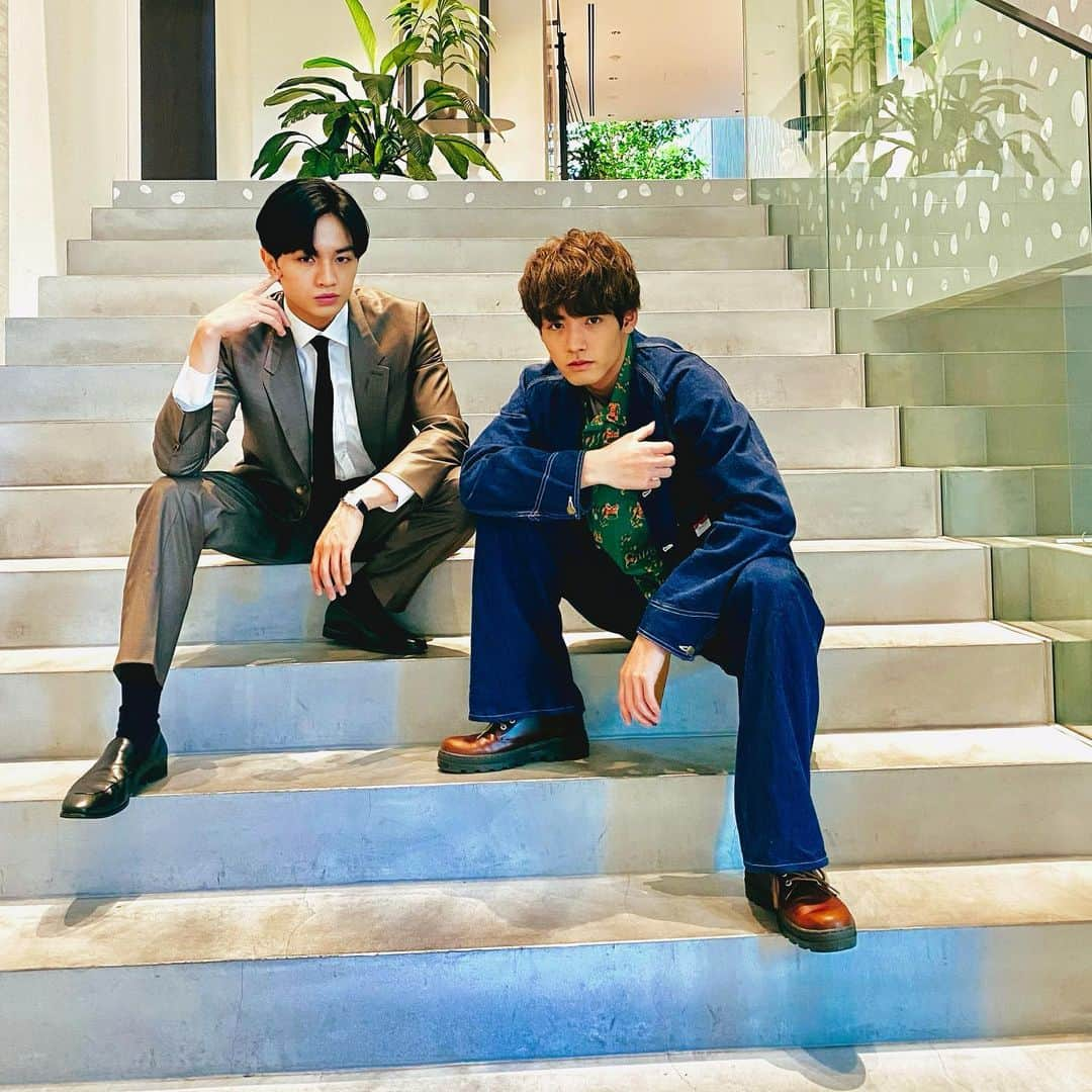 長谷部宗介さんのインスタグラム写真 - (長谷部宗介Instagram)「長谷部宗介×樋口拓也  THE MOST GUYS #BIGPOSTER  #OOTD #ootdfashion #fashion #Asia #Japan #Tokyo #guy #boys #中島健人Instagram #長谷部宗介 #赤楚衛二 #樋口拓也 #彼女はキレイだった #かのきれ #明日夜9時はかのきれ6話 #やはりグリッドはキレイでないと #でしたね #納得はしました #写真こちらに収めておきますね」8月16日 20時35分 - k.n_sosuke.hasebe