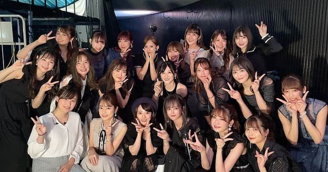 木下春奈さんのインスタグラム写真 - (木下春奈Instagram)「・ ・ みるの卒業コンサート💖 久しぶりに一期生のみんなに会えました💖 ・ みるが卒業して、2010年に結成された NMB48 一期生のメンバーは全員卒業です。 ・ ・ 昨日のライブは、出演する私にとっても色々な気持ちが湧き上がってくるライブだったなぁとしみじみ思います。 ・ NMB48のオーディションに受かってから人生が一変して、初めてのことばかりで辛いことや悔しいことも沢山あったけど、歳を重ねるごとに本当に実感します。 NMB48で良かったと、 1期生のみんなに出会えてよかったと🥲 ・ この先何年経っても、間違いなく私の青春を問われればNMB48として過ごした6年間です💖 ・ ・ 昔はわがままで子供でなにもわかってなかったけど、 改めていま、支えてくれたファンの方やスタッフの皆さんに心から感謝しています✨ ・ ・ ・ #NMB48#一期生#白間美瑠卒業コンサート #昨日から一期生LINEが止まらない」8月16日 20時39分 - haruna_kinoshita