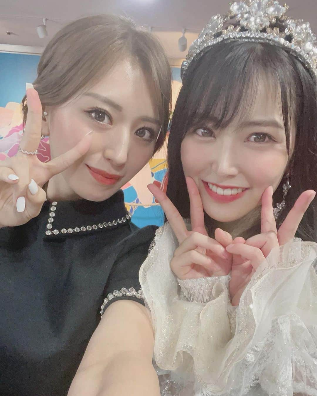 木下春奈さんのインスタグラム写真 - (木下春奈Instagram)「・ ・ みる卒業おめでとう💖 そして、11年間お疲れ様でした。 ・ 1期生の中では私とみるが最年少組で、結成当初急にお姉ちゃんが沢山できたみたいで、嬉しくて2人でいつもみんなに甘えていたな〜☺️ ・ あいにゃんにはいつも悪戯して、 靴隠したり顔面ケーキしたり。笑 ・ ・ 佳奈子と3人でおバカ三姉妹と 呼ばれた過去も懐かしいです😂 ・ そんなみるが、今ではNMB48の中心に立ってみんなを引っ張る存在になっていて、卒業後も尊敬の眼差しで見ていました。 テレビで見ている時は遠い存在になったように思えたけど、会えば昔と変わらなくて。 ・ 私が妊娠をした時も おめでとう！ってわざわざ電話をくれて、、 努力家で他人を思いやれて、みんなから愛されるみるを本当に尊敬しています❤️ ・ 卒業後のみるの活躍も楽しみにしているよ❤️ ・ ・ #NMB48#一期生#白間美瑠卒業コンサート」8月16日 20時53分 - haruna_kinoshita