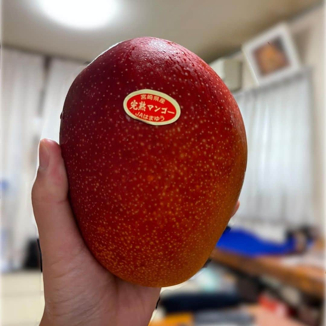 村方乃々佳さんのインスタグラム写真 - (村方乃々佳Instagram)「完熟マンゴートロトロでおいし〜❤️ 🥭 Ripe mango is very delicious ❤️🥭  #村方乃々佳 #ののかちゃん #노노카 #nonokamurakata #ののちゃんねる #ののちゃん #マンゴー」8月16日 21時04分 - nonochannel555