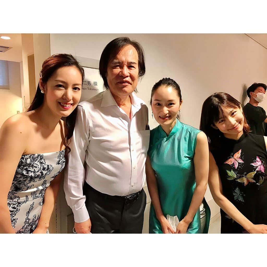 松本蘭のインスタグラム：「宮崎から帰京しました✈️☺️  昨日の #opera #turandot の公演をもって #宮崎国際音楽祭 は閉幕しました✨  宮崎に入る前の検査、 そして入ってからは３日に一度のＰＣＲ検査を２度受けて、音楽祭出演者や関係者全員の陰性を確認しながらの演奏でした。  コロナ禍の中、開催を決めてくださった各関係者の皆様は本当に大変なご苦労があったかと思います‥‥ 演奏させて頂ける有り難みを、昨年以上に感じながらの音楽祭でした！  #皆様今年も大変お世話になりました #どうもありがとうございました🙇‍♀️  ①全ての公演が終わり、師匠😌そしてまゆちゃん、ちーこと❤️  ②オペラチームセカンドヴァイオリンと💪」