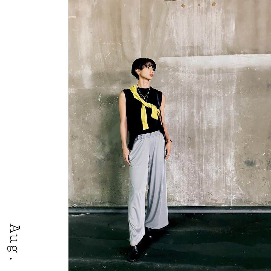 金城優華のインスタグラム：「ある日の『金城の服』  暑い日々が続くので なるべく涼しく 快適アイテムで過ごしたい!!  ノースリーブトップスに 落ち感が綺麗で シルクのような上品さのあるHAUNTのパンツ  ゆったりスタイルも 素材や落ち感で 大人カジュアル。  いつも色味ないので ライムグリーン?レモンイエロー? のカーディガンでワンポイント。  Tops: @uniqlo  Pants: @haunt_daikanyama  cardigan: Sorry...Unknown Watch: @liakulea_japan  Shoes: @ZARA  #沖繩⠀ #ママコーデ⠀  #大人カジュアル  #fashion⠀ #outfit⠀ #coordinate⠀ #instadaily⠀  #uniqlo   #hauntdaikanyama   #intheknowgl」