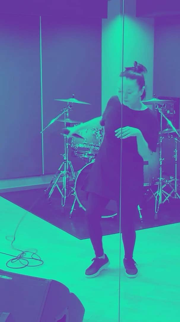 のインスタグラム：「practice singing in the studio  8/25 Mini Album『深呼吸』 1. 深呼吸 2. GAME 3. Happy Birthday 4. Love inna Jungle feat MC TYSON 5. a paper moon  【PUSHIM LIVE TOUR 2021 ”深呼吸”】 9/11(土) Zepp Namba 9/16(木) Zepp Nagoya 10/8 (金) Zepp Tokyo  #pushim #Game #深呼吸 #STARBWOYWORKS @diamondnutz」