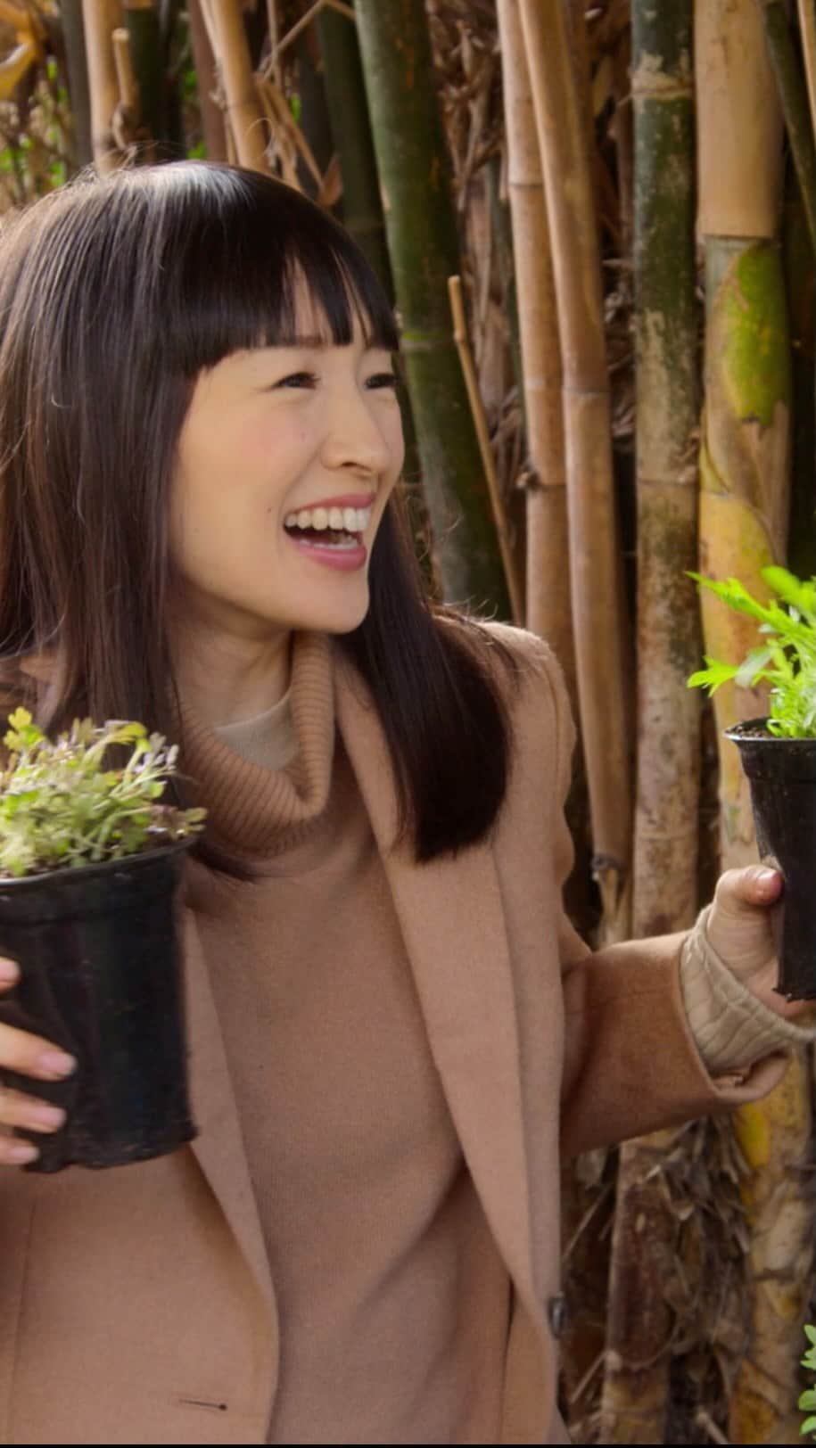 近藤麻理恵のインスタグラム：「I am overwhelmed with gratitude for all the excitement surrounding my new @netflix series. Take a peek at what’s in store – I cannot wait to share it with you! “Sparking Joy with Marie Kondo” premieres August 31, only on Netflix.」