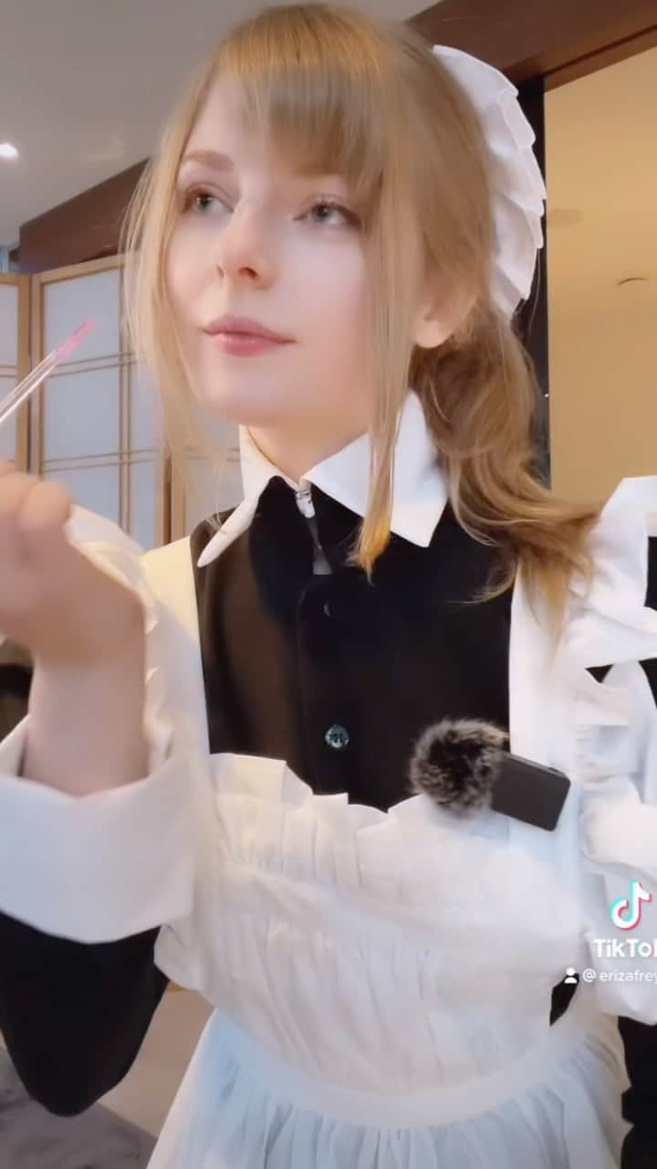 Ella Freyaのインスタグラム：「Getting ready as a maid メイドのバイトの準備をします✨」