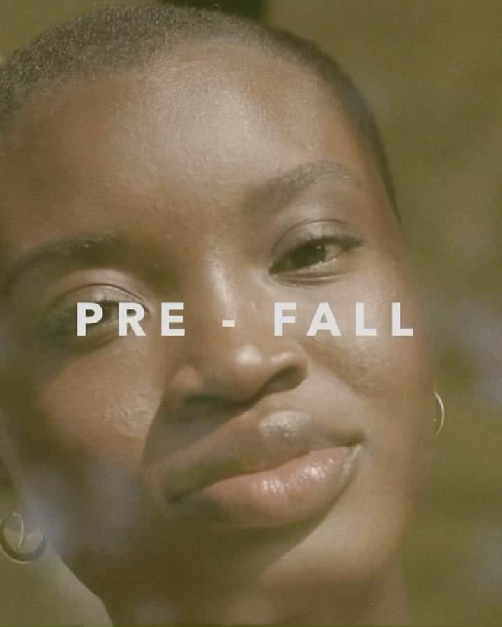 サムエデルマンのインスタグラム：「It's here.  The PRE FALL 2021 COLLECTION is now live on SamEdelman.com.   Follow for new styles announcements daily and a behind the scenes look into inspiration for this collection.  #SamEdelman #PreFall2021」