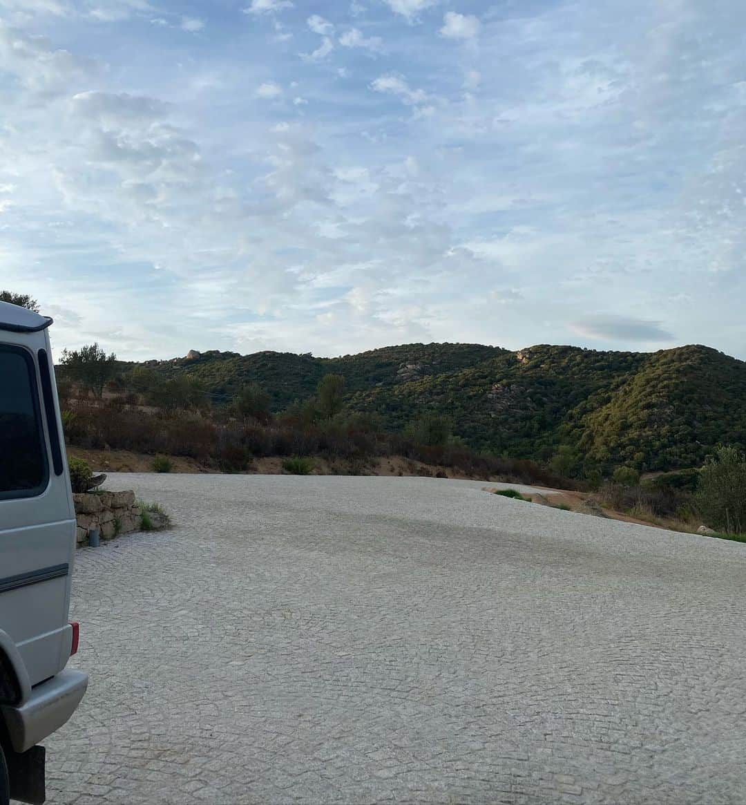 エレナ・アレジ・後藤のインスタグラム：「swipe for Corsica’s camera roll 🤍 @santa.cnrl」