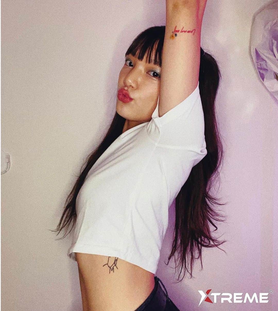 彫師美漸のインスタグラム：「@annababychan__  lettering×flower tattoo💐 ・ ・ #美漸ガールズタトゥー　#刺青 #彫師 #美漸 #彫師美漸 #海老名 #中目黒 #タトゥー #東京タトゥー #tokyo #tattoo #art #fashion #bizenart #bizen #문신　#Bizentattoo  #tattooer #tattooist #tattooartist #tattooart #tattooshop #japanesetattoo」