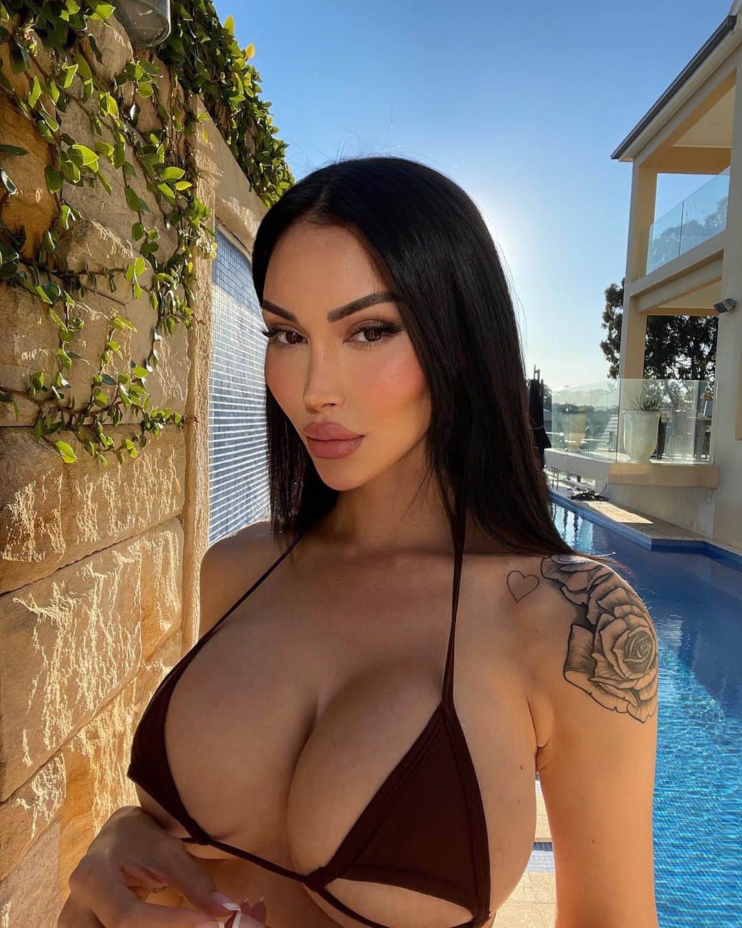 ANNELESE MILTONのインスタグラム：「Sending loving energy to all of you 🤍」
