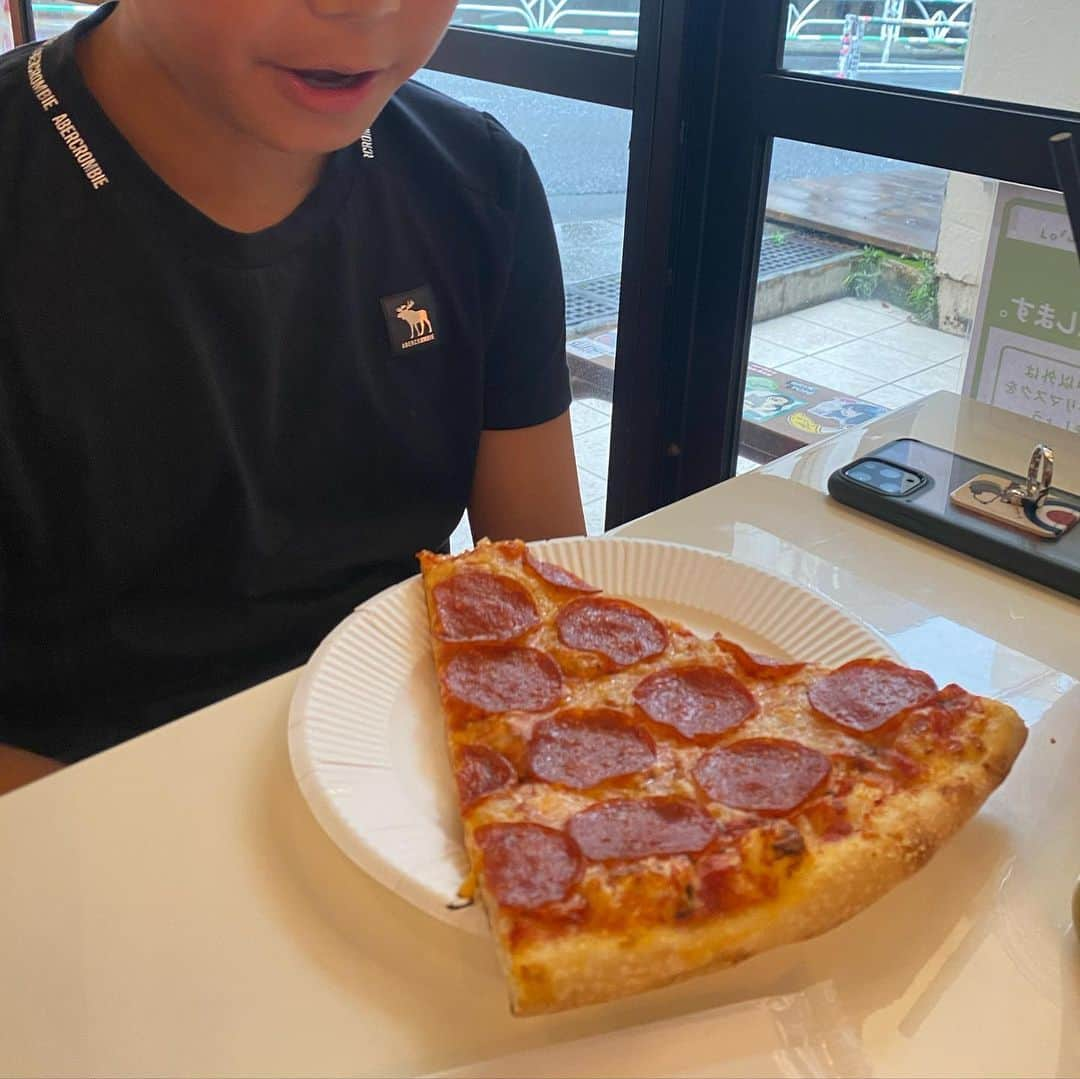 高嶋ちさ子さんのインスタグラム写真 - (高嶋ちさ子Instagram)「コーラとピザ🍕と言うめっちゃアメリカンなランチ。 そしてここのピザ生地が軽くて美味しい！！！！ 穴場でした @pizzanistatokyo」8月17日 12時18分 - chisakotakashima