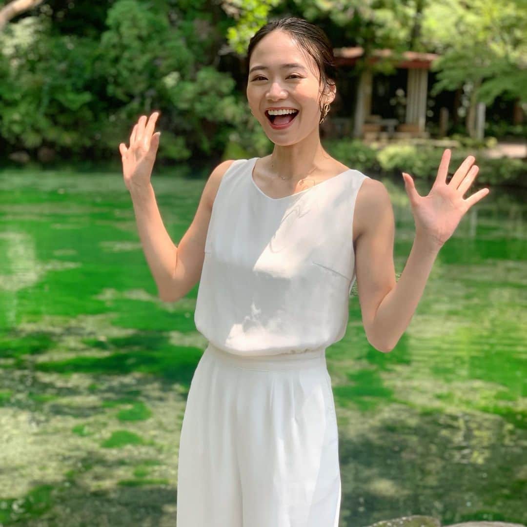 緑川静香のインスタグラム：「【緊急お知らせ】 ⁡ 明日！18日(水)23:59〜 日テレ系全国 『それって⁉︎実際どうなの課』 ⁡ 出演させて頂きます❤️ もちろん！ 〜スマホ１つで家の不用品を全部売ったら、いくらになるのか？〜 の企画でございます😌✨ ⁡ 放送日が変更になっていて明日になっていた事を今私も知りました🙇‍♀️ 直前の告知になりすみません😭 ⁡ さて今回は栃木へ✨ 山のように積まれたゴミ袋がわんさか出てきます。 えぇ、それは凄かったです、、、笑 ⁡ 果たして目標金額に達することはできるのか…？ ⁡ ぜひ観てね🥰 ⁡ そして、恒例の放送前インスタライブからの、先月から始まった放送中はラジオトーク📻で副音声生配信を行います🎉 ⁡ ラジオトークをダウンロードしておいてくださいね☺️ ⁡ お楽しみに❤️❤️❤️ ⁡ #それって実際どうなの課 #フリマアプリ #オークション #ピンクつなぎ  #暑い中沸騰しそうになりながら必死に売りましたので #ぜひ観てほしいです #おねげーします #当日の時間割です。笑 #23:30〜放送前インスタライブ #23:59〜ラジオトークアプリ内で副音声ラジオ #となっております #皆様ぜひお越しください🥺 #たくさんお話しましょー❤️」
