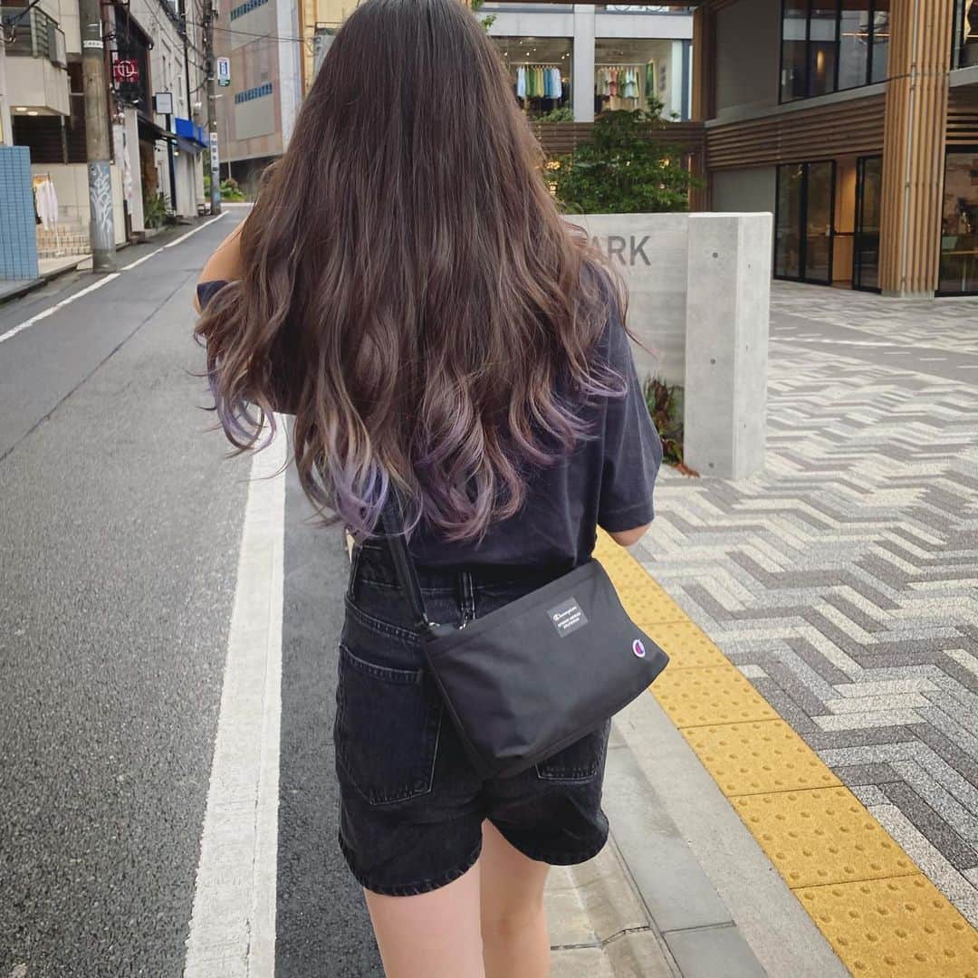 畑野ひろ子のインスタグラム：「この夏休みは、お出かけもできないのでずっとやってみたかったヘアカラーをしに、 @shibatarosun1 さんのヘアサロンP-ccotへ。 お友達にもなかなか会えないので自己満足ですが嬉しそうで何より😅」
