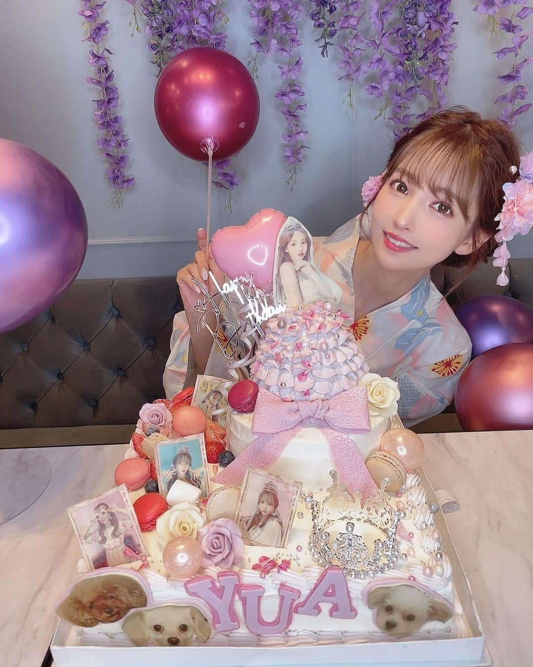 三上悠亜さんのインスタグラム写真 - (三上悠亜Instagram)「ケーキ可愛かった🎂💞 みみくぅまろもいるの🐶  @juli_sasa さんいつもありがとうございます🙇‍♂️🤍  味もめちゃくちゃ美味しかった🥺 めちゃくちゃいっぱい食べてしまった🥺 誕生日はカロリー0と噂だったので…笑」8月17日 13時16分 - yua_mikami