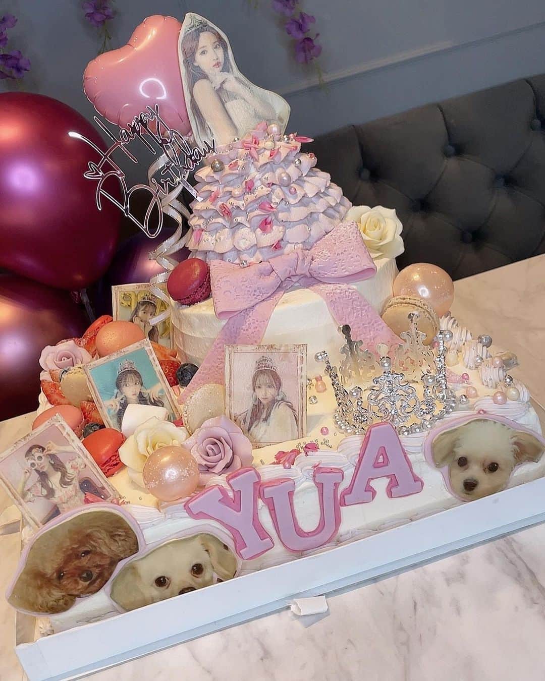 三上悠亜さんのインスタグラム写真 - (三上悠亜Instagram)「ケーキ可愛かった🎂💞 みみくぅまろもいるの🐶  @juli_sasa さんいつもありがとうございます🙇‍♂️🤍  味もめちゃくちゃ美味しかった🥺 めちゃくちゃいっぱい食べてしまった🥺 誕生日はカロリー0と噂だったので…笑」8月17日 13時16分 - yua_mikami