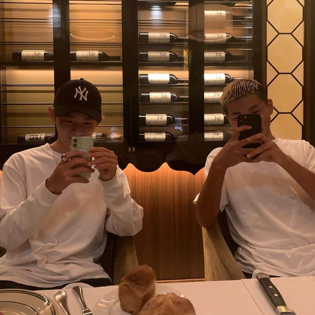 KEIJUのインスタグラム：「Sometimes, I go to exclusive restaurant with my friends for celebrating.  Proud of you guys❤️」