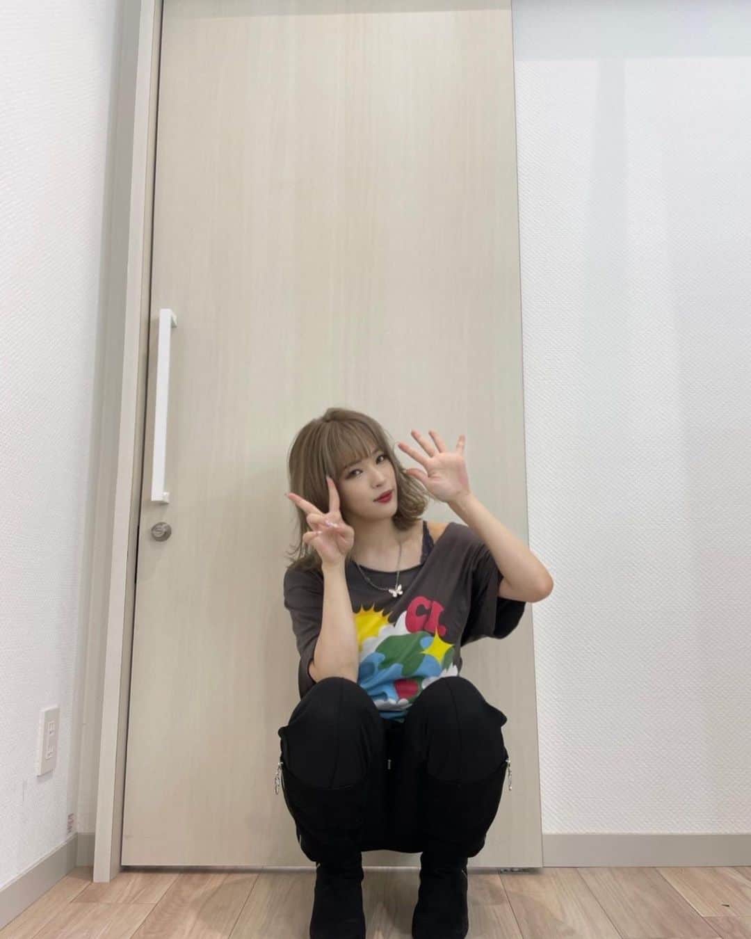MIYUUさんのインスタグラム写真 - (MIYUUInstagram)「🦋  昨日の @cl_official_acc  生放送の時に着てた Tシャツアレンジのコメント 凄くきてたんですけど @sayaka_happiness_official  がTシャツアレンジしてくれました！！ 可愛かったよねこのアレンジ🤤」8月17日 15時55分 - immiyuu_official