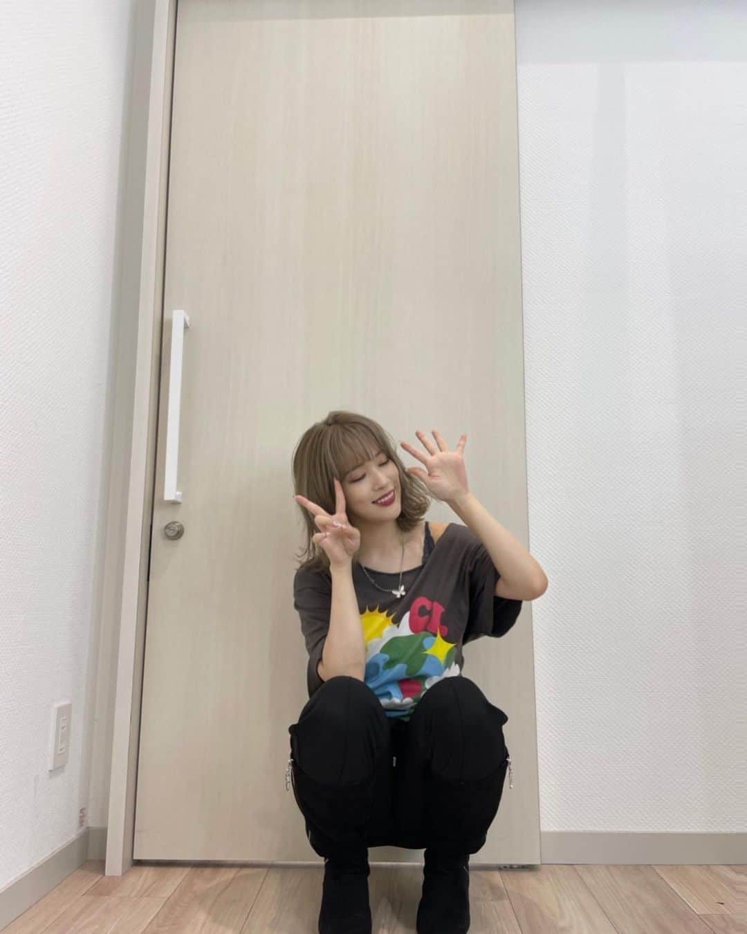 MIYUUさんのインスタグラム写真 - (MIYUUInstagram)「🦋  昨日の @cl_official_acc  生放送の時に着てた Tシャツアレンジのコメント 凄くきてたんですけど @sayaka_happiness_official  がTシャツアレンジしてくれました！！ 可愛かったよねこのアレンジ🤤」8月17日 15時55分 - immiyuu_official