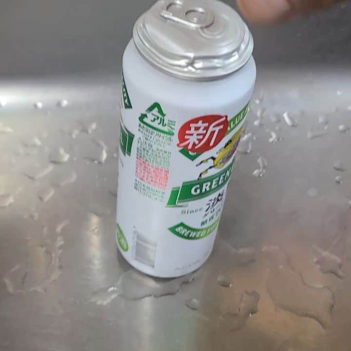 桂團治郎のインスタグラム：「先日の凍らせすぎたビールの件ですが、常温になるまで放置し、冷蔵庫で冷やし、  美味しくいただいた事をご報告いたします（笑）」