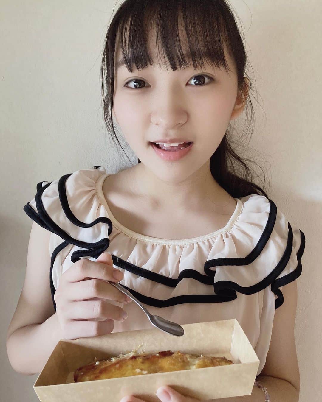 のインスタグラム：「芋しか勝たん🍠 ・ ・ #芋しか勝たん #さつまいも #ブリュレ #テイクアウト #さつまいもスイーツ #本日のおやつ #テイクアウト専門店   #sweetpotato #brulee #sweetstagram #takeout #sweets #yamyam  #followme #tagsforlikes #tflers #tagsforlikesapp #actress #actor #girl #photography #portrait #japanesegirl #portraitphotography #daily_phot_jpn #japan_daytime_view」