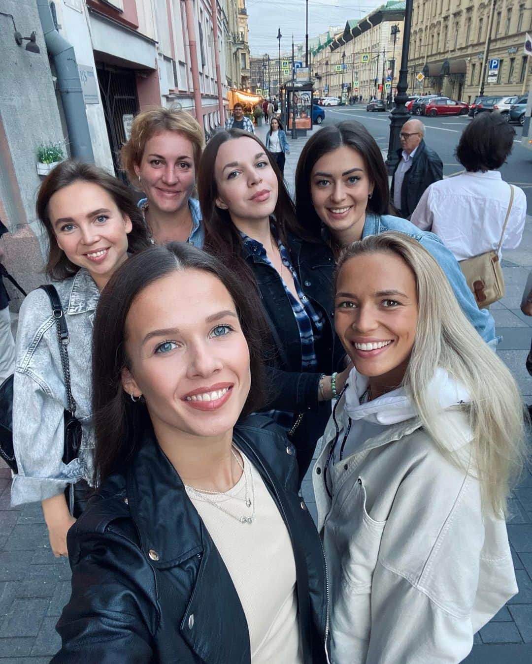 エカテリーナ・セレズネワさんのインスタグラム写真 - (エカテリーナ・セレズネワInstagram)「Это была просто невероятно душевная и весёлая поездка!🥰 Девочки, вы у меня лучшие!❤️ Олич, @zavyalova1 спасибо, что вырвалась проводить нас😘」8月18日 4時01分 - seleznevaaa