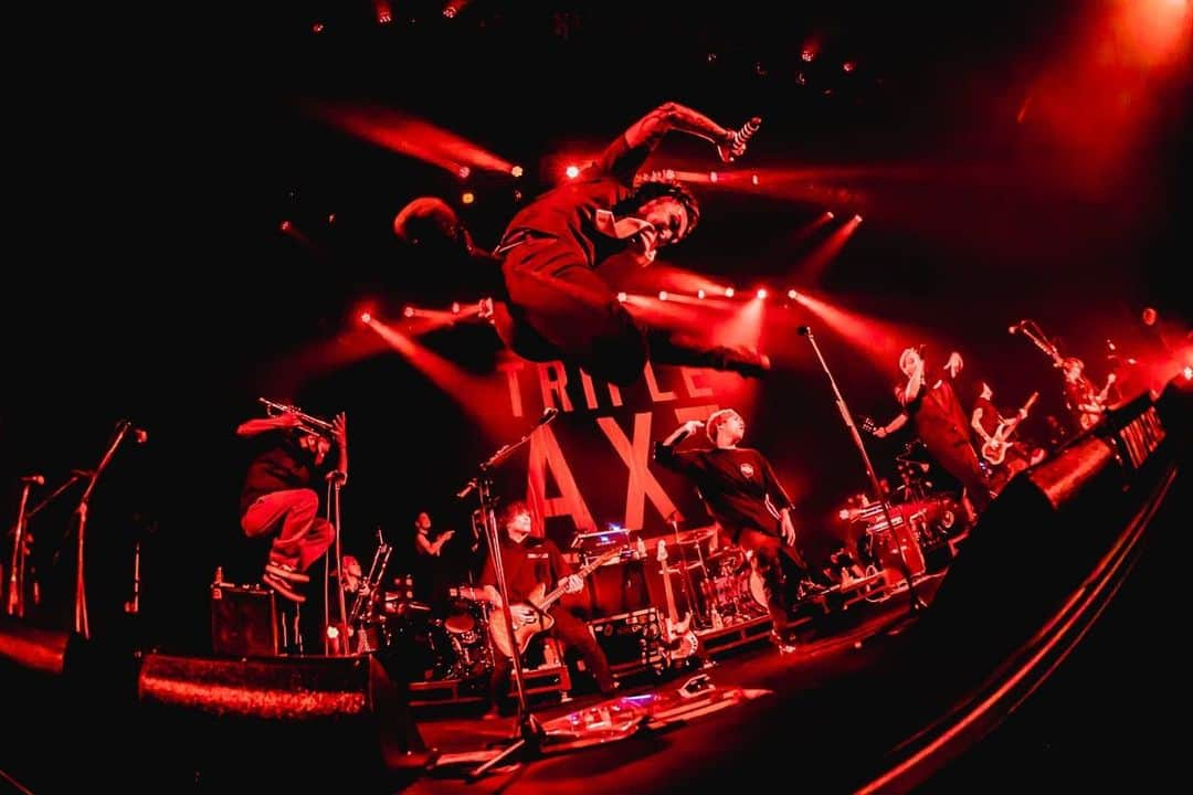 MAH さんのインスタグラム写真 - (MAH Instagram)「TRIPLE AXE “15MANIAX” ONE MAN TOUR Final at Zepp Osaka Bayside.  #TRIPLEAXE #15MANIAX #SiM #coldrain #HEYSMITH  📸 @kouhey0622 📸 @yamada_mphoto」8月17日 19時22分 - mahfromsim