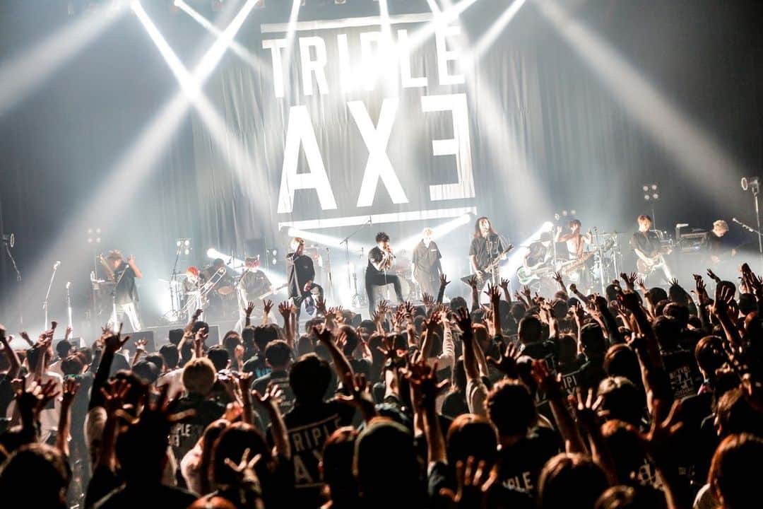 MAH さんのインスタグラム写真 - (MAH Instagram)「TRIPLE AXE “15MANIAX” ONE MAN TOUR Final at Zepp Osaka Bayside.  #TRIPLEAXE #15MANIAX #SiM #coldrain #HEYSMITH  📸 @kouhey0622 📸 @yamada_mphoto」8月17日 19時22分 - mahfromsim