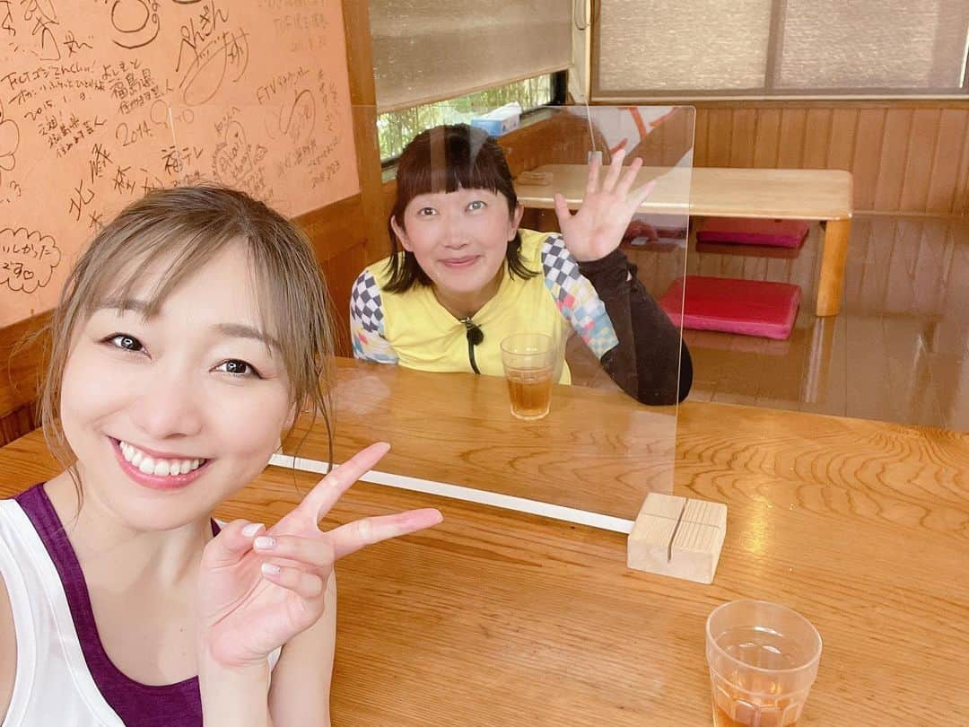 須田亜香里さんのインスタグラム写真 - (須田亜香里Instagram)「自称:スポーツ版ハイジ  先日は #チャリ飯旅 ご覧いただきありがとうございました！ 川村エミコさんと撮り合いっこした写真をずらり🎞  エミコさんが撮ってくださった写真、自分でも驚くほどどれもすごくいい笑顔☺️  初めてのロードバイクで30〜50万円ものお値段のものにまたがるのは青ざめそうになりましたが、本当に乗り心地も景色も最高だった！  旅の道のりで出会った皆様、美味しいお食事、スタッフの皆さま、そしてエミコさんのお人柄、素敵なパワーにぎゅっと包まれての福島県いわき市でのロードバイクデビューは忘れられない思い出になりました❤️  途中で少し雨が降ったけど、そのあと見られた虹も海沿いのロードバイクだからこそ一番近くで見られて…奇跡みたいだったなぁ。 ありがとうございました🌈」8月17日 19時55分 - akarisuda