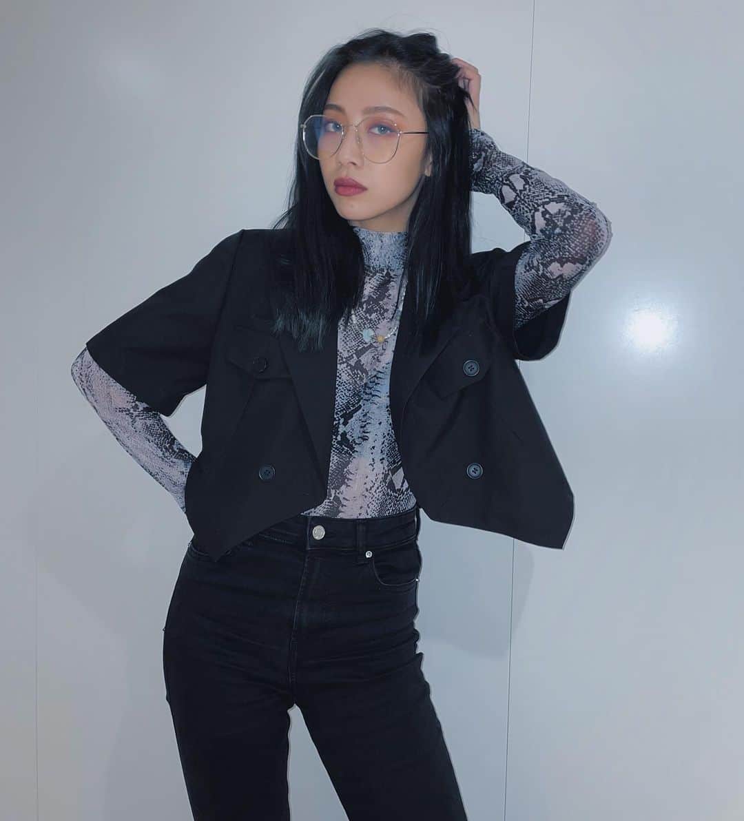 honoka のインスタグラム：「今月は21.22.24と連続で LIVEの予定が詰まってて幸せや🎤  FC LIVEも久しぶりだし！！ 1部と2部の内容違うのでみんなに 楽しんでもらえると嬉しいなぁ🤭❤️  そして24日はソロで SWISHに出させて頂きます！ 緊張やばいけどめっちゃ楽しみです❤️‍🔥  8月後半盛りだくさんんー！ さぁ、明日もまたリハがんばるぞっ✊」