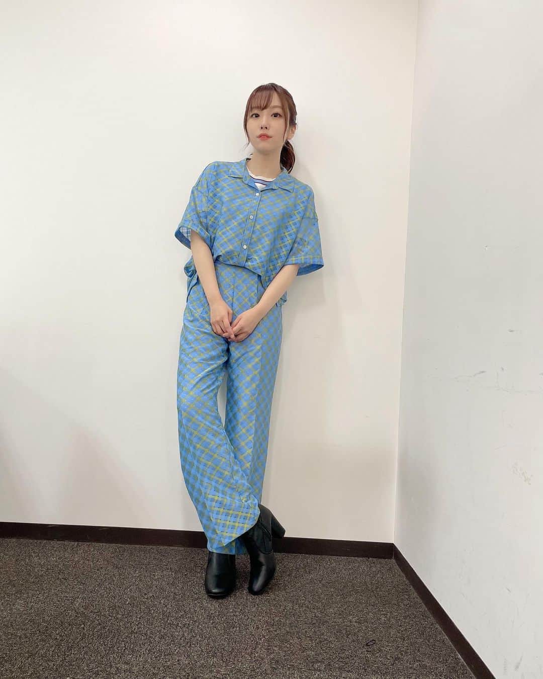 愛美のインスタグラム：「夜あそびはお洋服用意してもらってます✨ #声優と夜あそび #小松上坂愛美と夜あそび」