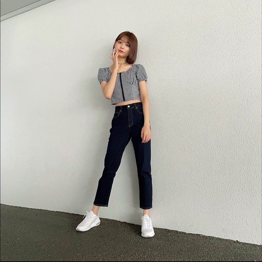 安村真奈のインスタグラム：「オールシーズン着まわせちゃう、シンプルジーンズ💙 ストレッチが効いてて、とても履きやすいアイテム！！  #gu_for_all  #GUstyle #gupr #ジーンズ #スリムテーパードジーンズ」