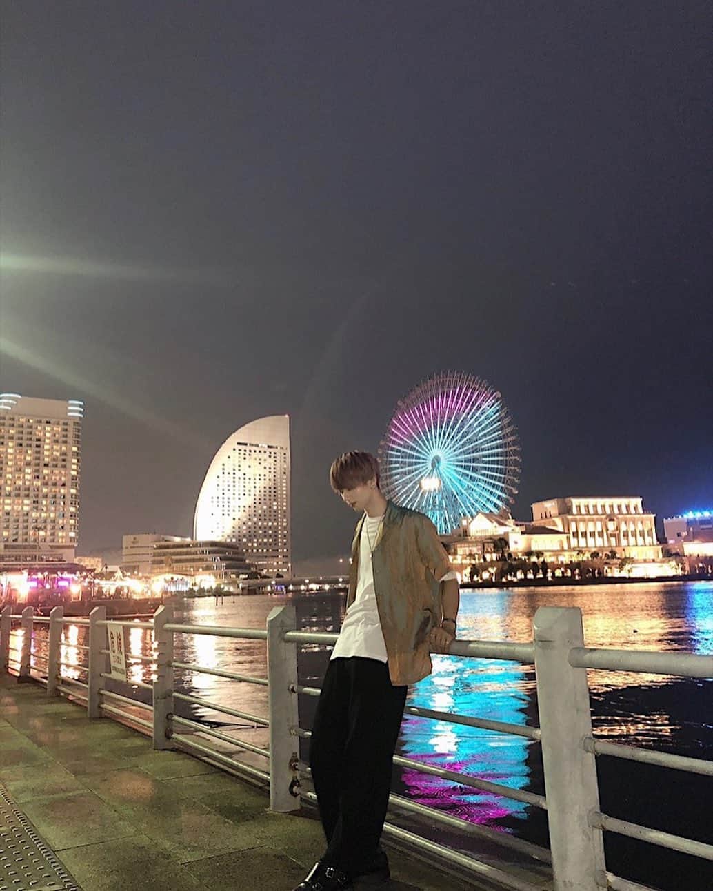 CHIBA（千葉光平）のインスタグラム：「最近寒くない？？夏はどこへ、、、🤣  インストアやアルバムプロモーションも始まりまして！昨夜はお気に入りの曲も書けまして！ 疲労が心地よい🙆‍♂️  こんなに趣味ドンピシャでいいの？万人受けしないかもよ？な曲も入っちゃってるかもなので...好きな人にはすごく刺さると思う！  いずれにせよ早く見せたい聴かせたいものばかりです😌  #yokohama #toga #isseymiyake」