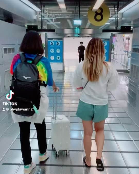 ピヤヌット・パンノイのインスタグラム：「🐼🐳.」