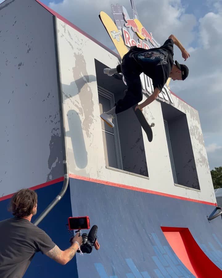 ジェイク・イラーディのインスタグラム：「Made the cut for tomorrow! Hyped to be out in Paris for this awesome event!」