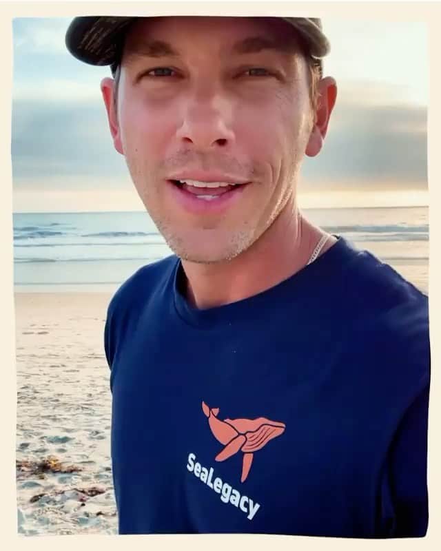 アダム・センのインスタグラム：「The whole team over @kos has joined forces with @sealegacy for #GOODOCEAN  Along with founders @mitty @paulnicklen @sealegacy and the other founding members. We are dedicated to cleaning up our oceans and bringing mass awareness to ocean conservation and all the beautiful creatures in it. 🐋 🦑🐠🐟🦐🐬🦀」