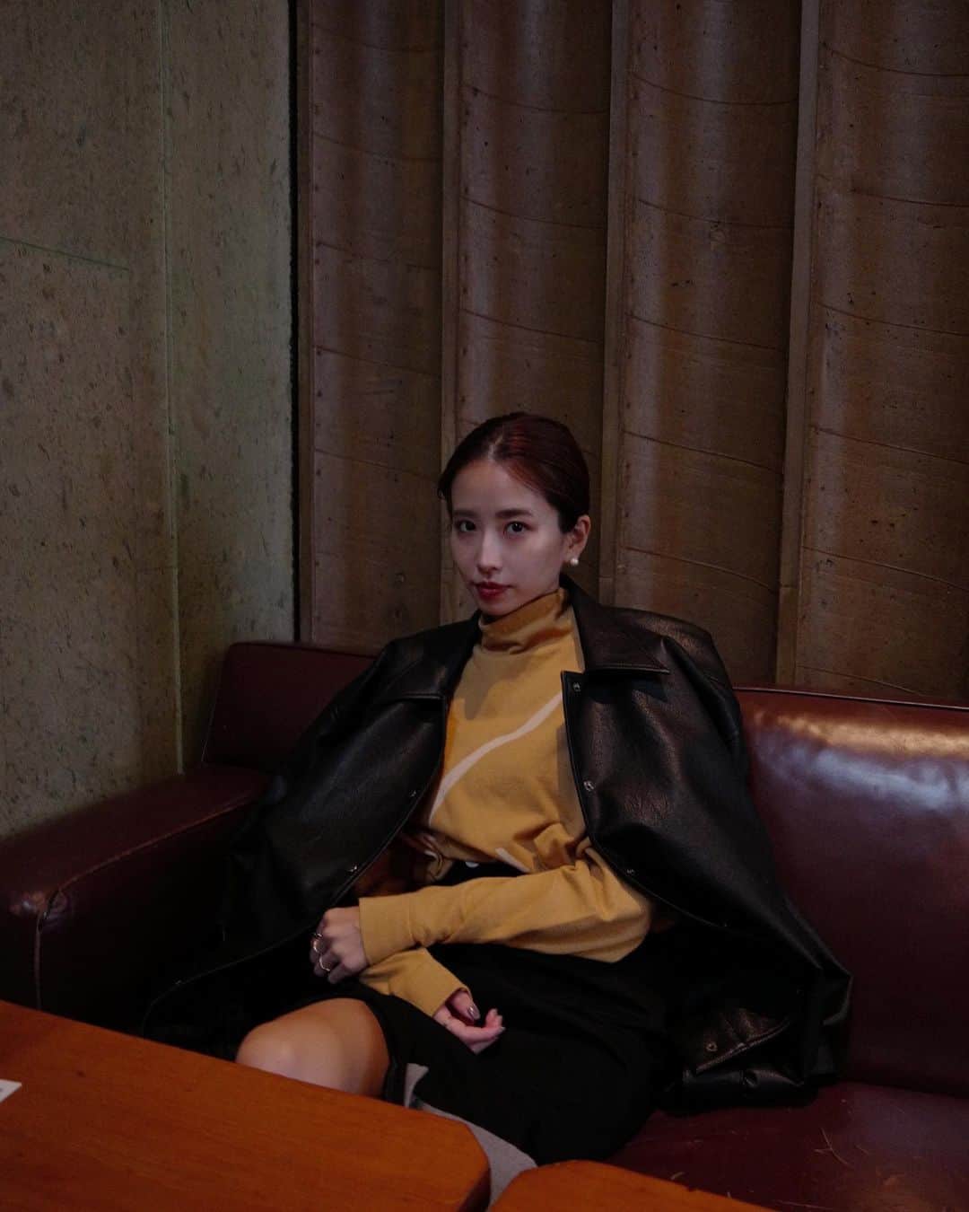 小嶋梨奈のインスタグラム：「涼しくてここぞとばかりに秋シュミレーション☺️🖤  #fashion  #lunch」