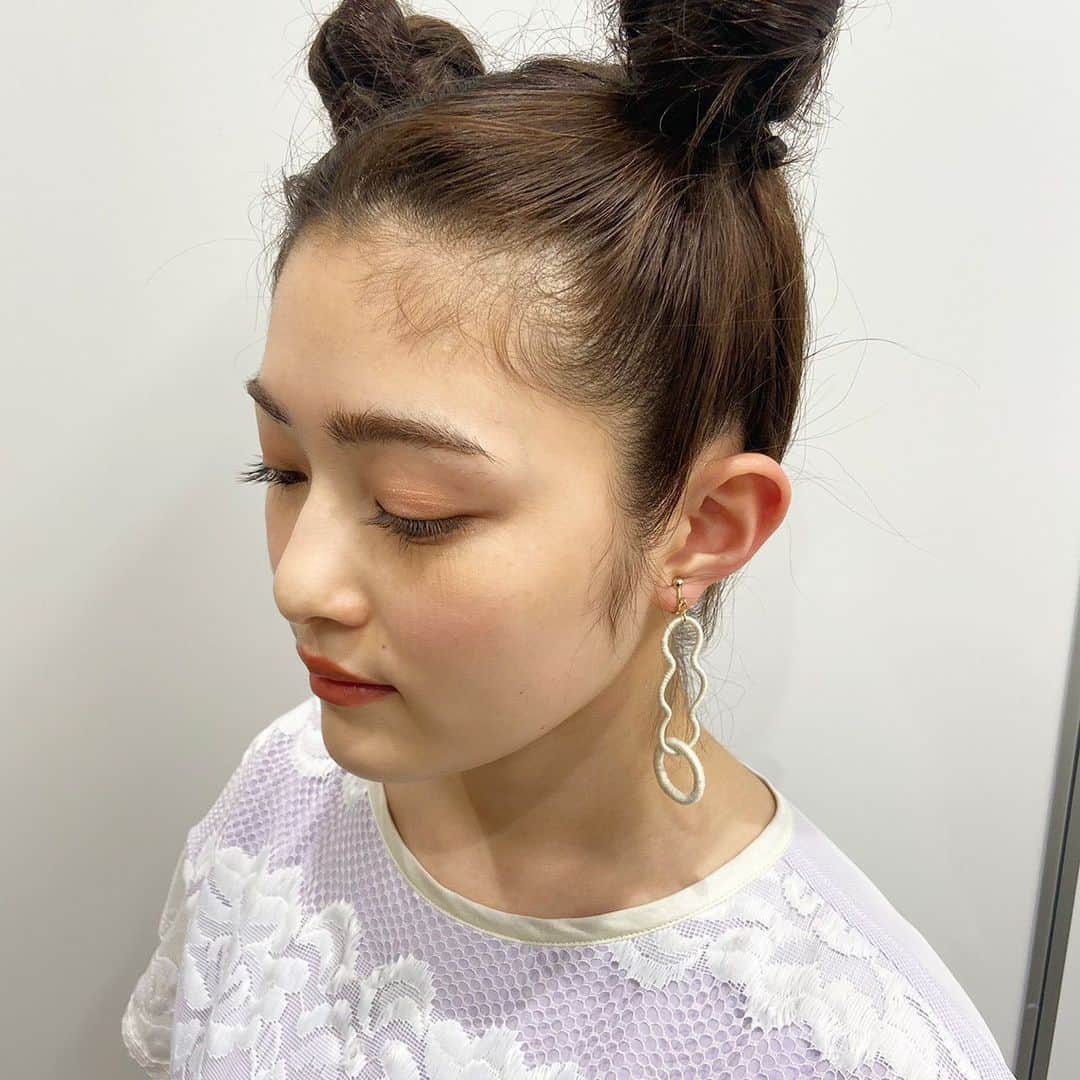 井上咲楽さんのインスタグラム写真 - (井上咲楽Instagram)「. 【出演情報】 📺水野真紀の魔法のレストラン 🌍MBS . 出演させていただきます！あの芸をやってしまいました…是非見てください！ . 衣装 onepiece @flower_guitar  earrings @mmooeeq」8月18日 8時23分 - bling2sakura