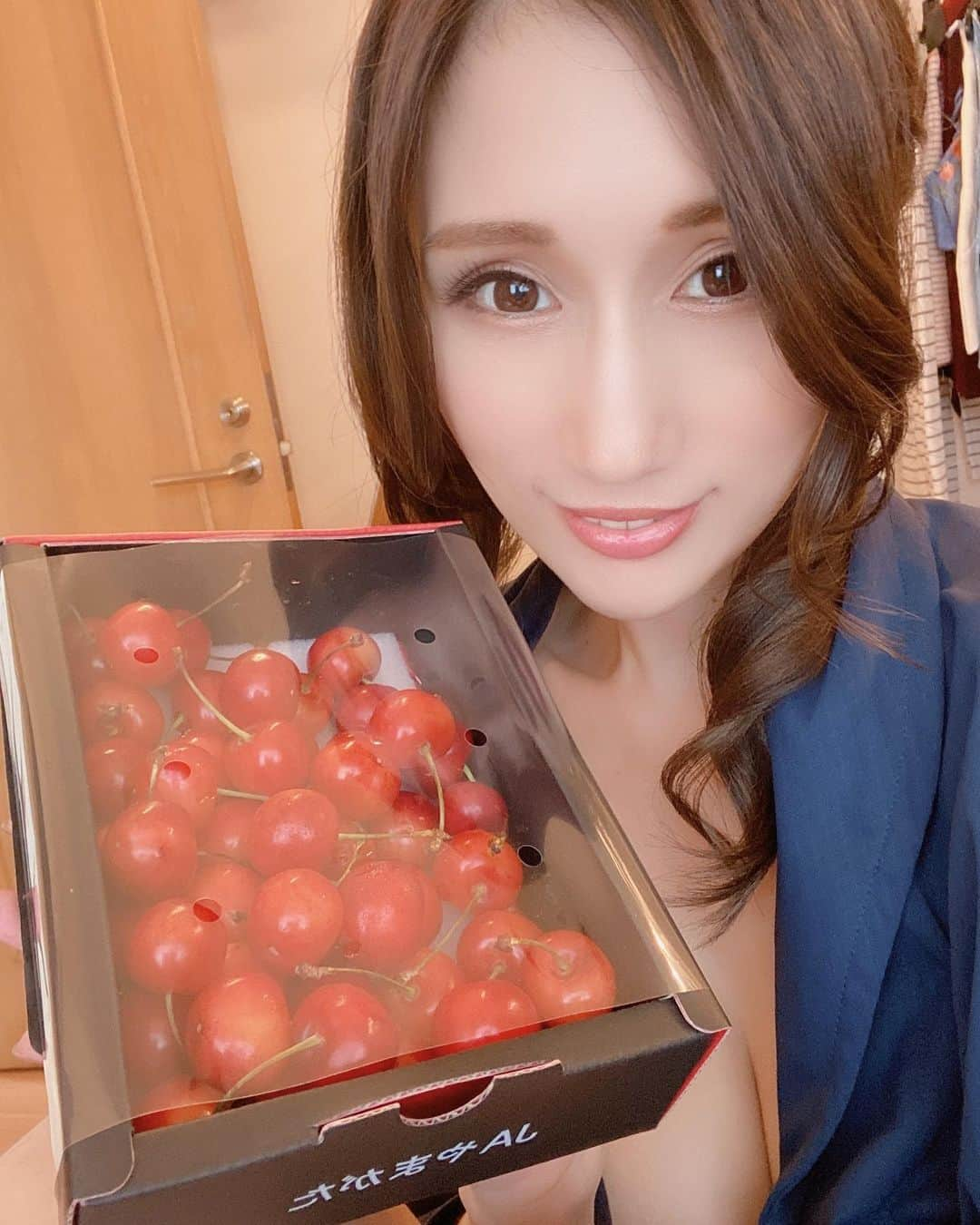 JULIAさんのインスタグラム写真 - (JULIAInstagram)「♡ Morning 🍒 早安🍒」8月18日 9時18分 - julia_cmore_official