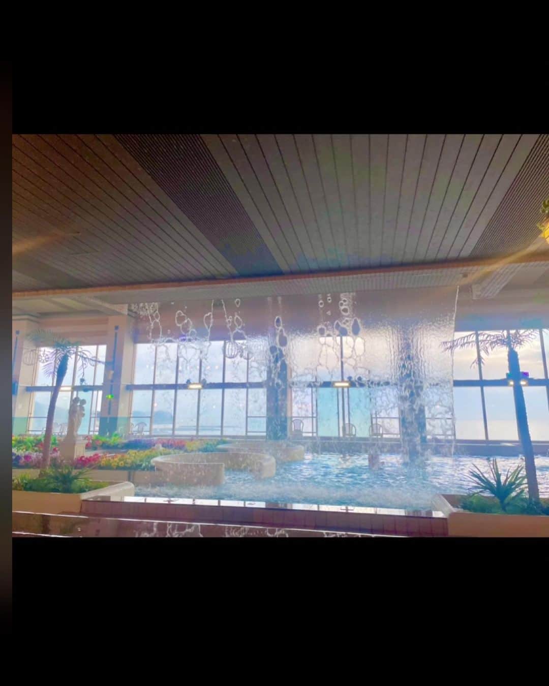 吉山りささんのインスタグラム写真 - (吉山りさInstagram)「☀️  ☺️海も温泉もスパも大好き💓  勝浦ホテル三日月さんは全部揃ってるの😍  スパやプールのあとは うしろに写ってる季節の湯にゆったりと♨️  今日は ウォーターアイランド日和かな〜☺️🏖  そして 水着コレクションが 20着くらいになりました👙😂💕  ファンティアにどんどん乗せていくね💋  @mikazuki.hotel_katsuura @mikazuki.hotel_katsuura   #ホテル三日月勝浦  #ホテル三日月 #三日月グラム   #勝浦温泉  #勝浦 #温泉ドーム  #アクアパレス  #ウォーターアイランド #勝浦三日月温泉  #温泉 #温泉ソムリエ #展望温泉 #展望風呂 #view  #温泉プール  #水着  #👙 #swimwear  #ジャグジー  #ビキニ #spa    #吉山りさ #温泉女子  #温泉ソムリエ #女子旅  #バスタオル女子 #モデル #フリーモデル  #me」8月18日 10時26分 - oreorerisa