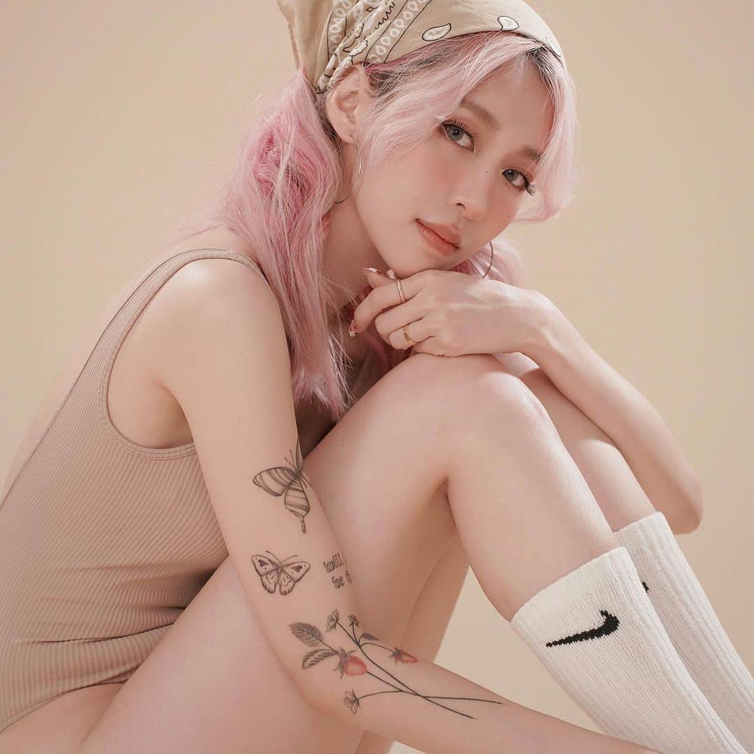 Eva Cheung☆さんのインスタグラム写真 - (Eva Cheung☆Instagram)「𝟴.𝟭𝟴 ℍ𝕒𝕡𝕡𝕪 𝕓𝕚𝕣𝕥𝕙𝕕𝕒𝕪 𝕥𝕠 𝕞𝕖   Photographer : @kirkcheungphotography @kirkcheungvision  Makeup&hair :  @laiwangerund   ⎳ℴ♡⎷ ℯ& 𝓹𝓮𝓪𝓬𝓮」8月18日 21時38分 - eva_pinkland