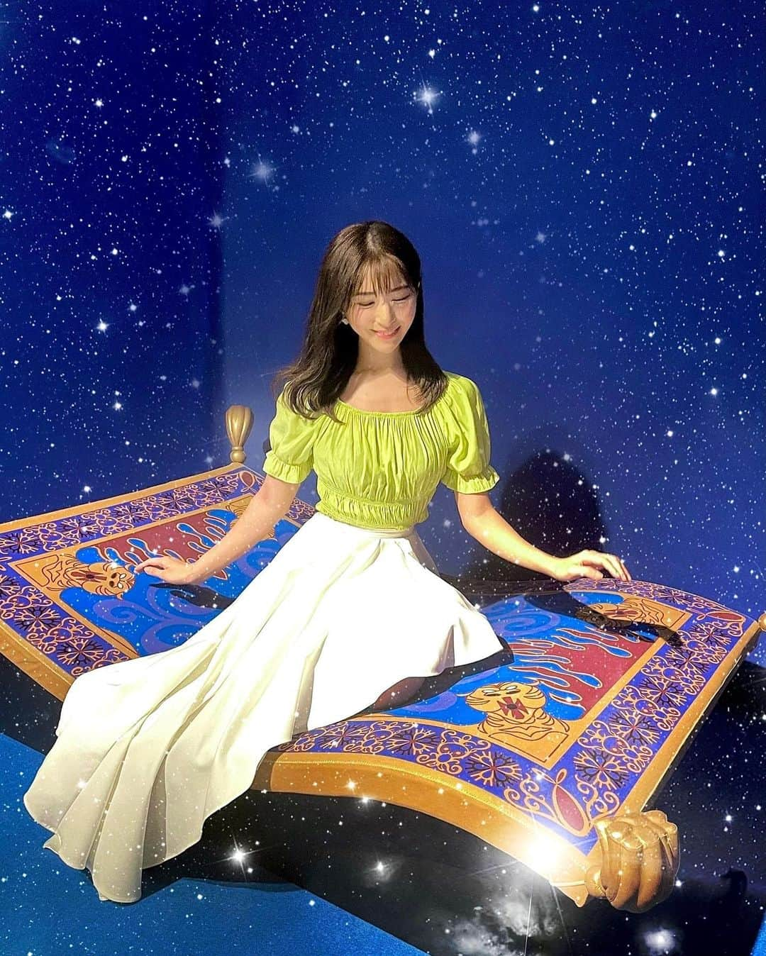 Manaさんのインスタグラム写真 - (ManaInstagram)「魔法の絨毯🔮💫🪄Magic Carpet アラジンとジャスミンが夜空を飛んでいる名シーン♡皆さんはどのディズニーストーリーがお好きですか？ . . 後輩ちゃんにお誘いいただいて ディズニープリンセス展へ行ってきました👸🏻💕 . . ディズニーの世界観たっぷりの中でジャスミンや ラプンツェル、シンデレラの名シーンを体験できます✨ . またプリンセスそれぞれがストーリーで伝えてくれた 「愛の意味」を改めて知ることもできて… 子供の頃によく見た大好きなディズニーを 振り返ることができて楽しかったです👧🏻💖 . . . . #ディズニープリンセス展 #disneyprincess #disney #whatislove #UltimatePrincessCelebration #jasmine #disneysea #disneyland #awholenewworld #魔法の絨毯 #ジャスミン #アラジン #ディズニープリンセス #夢の国 #夢が叶う場所 #ディズニーランド #ディズニーシー #ディズニーリゾート」8月18日 21時34分 - mana.tcy