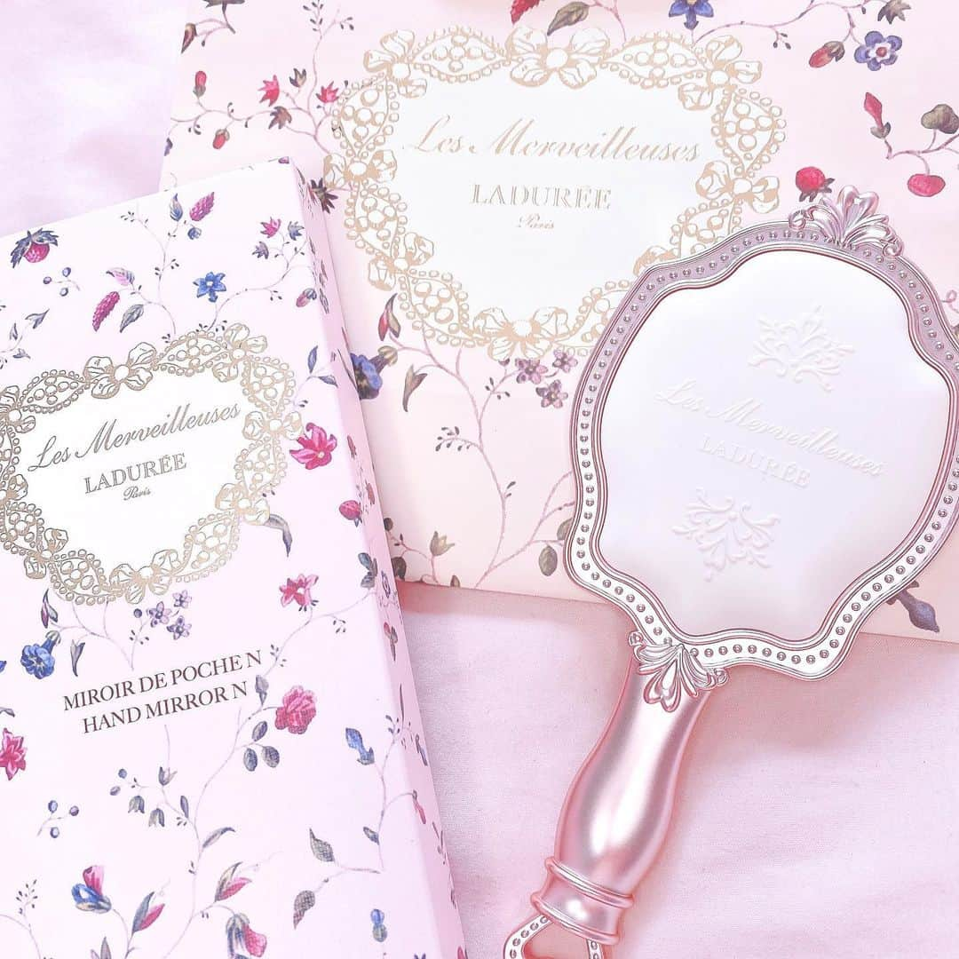 田北香世子さんのインスタグラム写真 - (田北香世子Instagram)「憧れの手鏡🪞🎀 #laduree #ラデュレ #ラデュレコスメ」8月18日 22時50分 - kayoko_takita