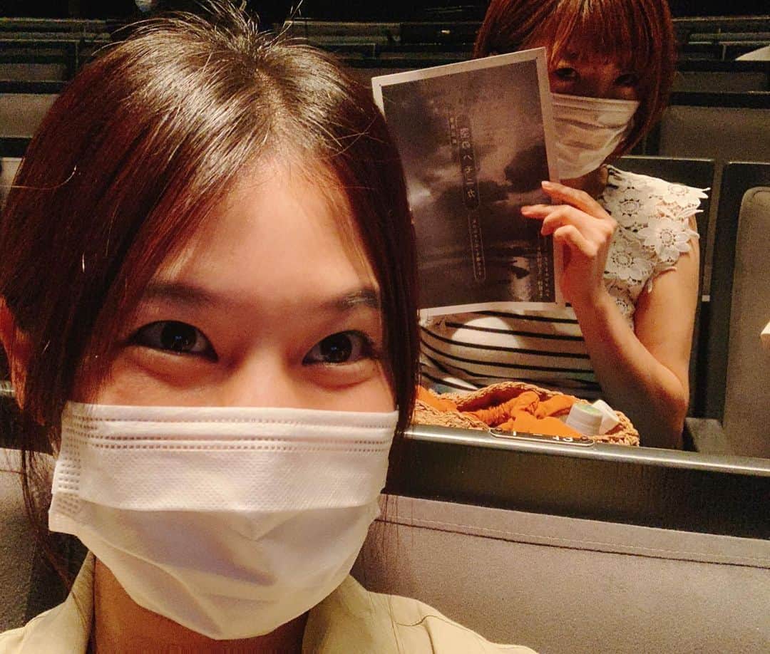 天乃舞衣子のインスタグラム：「夏休み中〜！横浜で観劇しました！ なんと後ろの席には大石さんが！笑  交響朗読劇「空のハモニカ　私がみすゞだった頃のこと」 とてもステキな作品なので、お近くの方はぜひ！明日までです！」