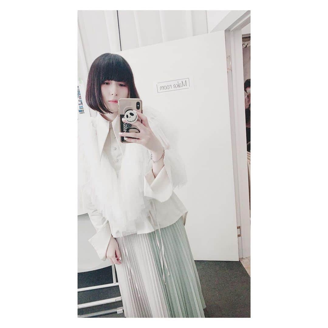 majikoさんのインスタグラム写真 - (majikoInstagram)「新曲「白い蝉」のMVが公開されました✨  夏になると虫のタイトルをつけがちかもしれない🤔 MVも綺麗で感無量です！ レコーディングメンバーにも大いなる感謝！！  「白い蝉」ぜひぜひ聞いてみてくだしあ𓆦𖠣ﾐ-ﾝ  costume (@nozomi_kenmochi )🤍 nail (@monikkuma0317 )🤍」8月18日 16時45分 - _majiko_
