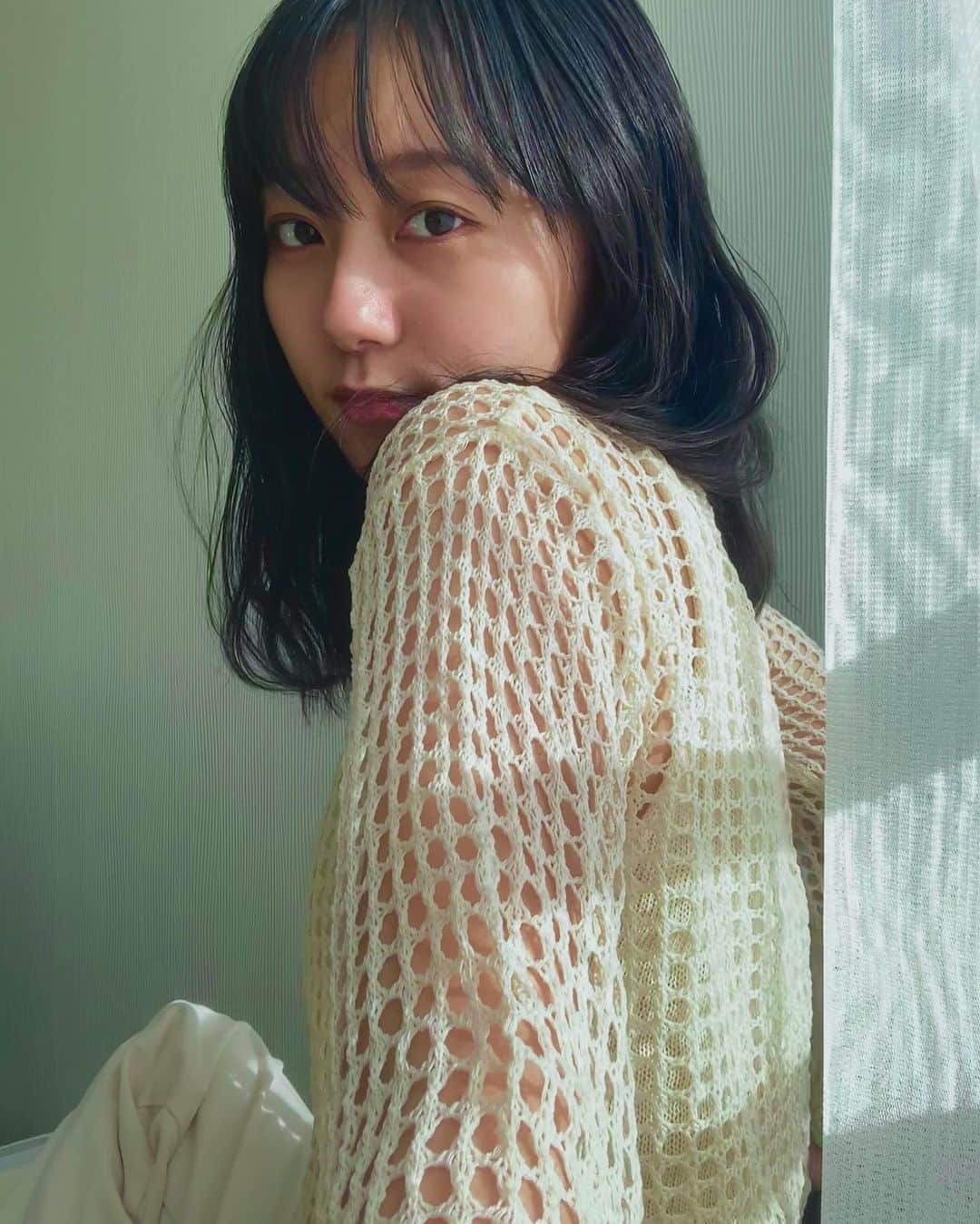 工藤綾乃のインスタグラム：「今日の朝はセミの鳴き声で起きました ベランダに止まってたみたいでだいぶ大きい音量でした でもあともう少ししか聞けないと考えたら寂しい 最近涼しいですよね！！ もうちょっとあっっついなあって叫びたいかもです みなさんも気温と気候の変化にくれぐれもどうかお気をつけください。 #夏#セミ#夏休みの日記#工藤綾乃」