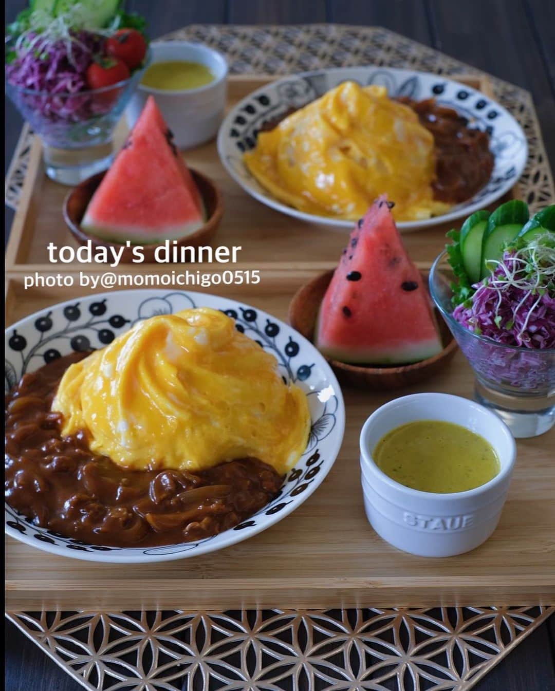 YASUKO TAKESUEのインスタグラム：「. こんばんは🥰💕. 今日の献立… . . 🌟ドレスド ハヤシオムライス 🌟紫キャベツとツナのサラダ 🌟カボチャスープ 🌟スイカ . . #晩ごはん#晩御飯#晩ご飯#夜ごはん#よるごはん#夕食#おうちご飯#うちご飯#おうちご飯lover#おうちご飯記録#食卓#手料理#手作りご飯#料理写真#器好き#器集め#献立#家庭料理#food#foodpic#foodstagram#foodphotography#followme#instagood」