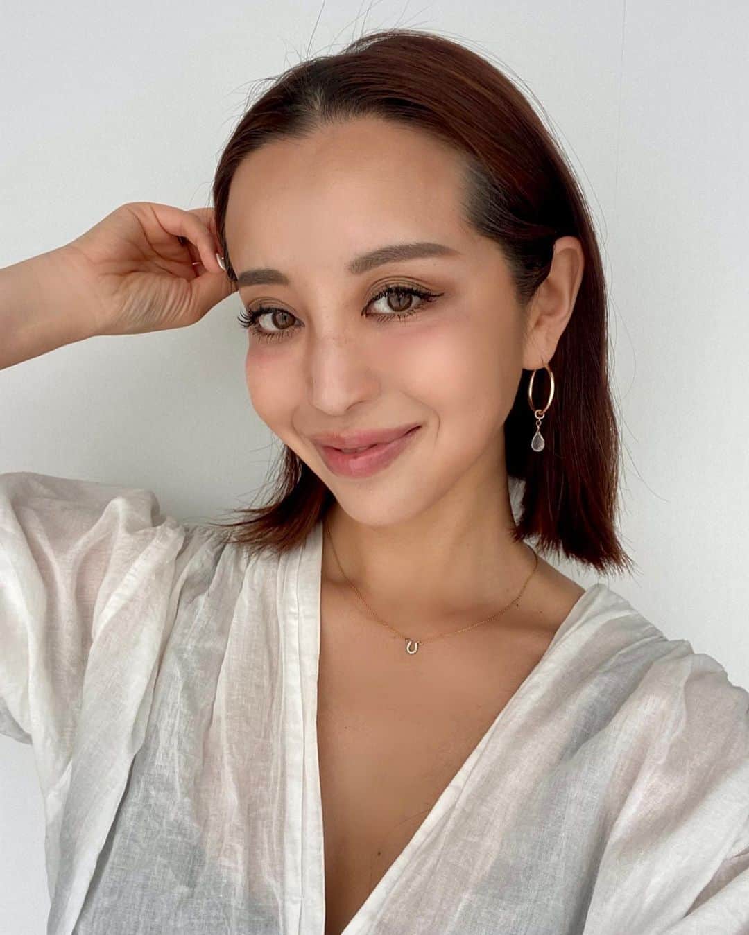 PINKYのインスタグラム：「✷Amate bijou 1st Anniversary Sale✷  @amate_bijou の一周年を記念して、全商品10％オフのsaleを開催します💫✨   《開催期間》 8/19 12:00 〜 8/22 23:59まで。  ロングセラーのホースシューネックレスから 新作の天然石ピアスまで、 全商品10％オフになるこの機会をどうぞお見逃しなく🕊✨  ※フープピアス以外はイヤリングに変更可能です。 　 ※商品についてのお問い合わせはウェブサイトのCONTACTからお願い致します。 (Instagramやブログのdmなどではお答えできませんのでご了承ください。)  ※アクセサリーにつきましては、職人が一つ一つ手作りで作業を行なっているため、受注から1〜2週間ほどのお届けとなります。 ご了承くださいますようお願いいたします。  ・・・  #Amatebijou #アマテビジュー #1周年 #1stAnniversary #AnniversarySale」