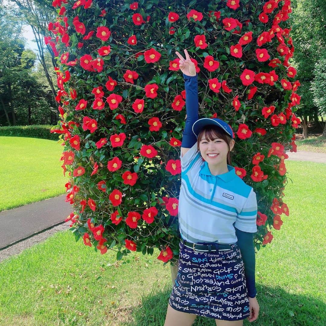 山内鈴蘭さんのインスタグラム写真 - (山内鈴蘭Instagram)「このお花、めちゃ可愛くない？🥺🌺 ． ． 可愛いーー！！！ って言ってたら、まさかの、、 造花だった件🤣🤣🤣🤣笑 ． ． 全然造花だとおもわず、 私って素直だなぁって感じた日だった😂💘 ． ． 仲良しふみちゃんと💘💘💘 ふみちゃん可愛いし、ゴルフうまいし、優しいし最高大好き🥺 #ゴルフ #ゴルフ女子 #カレドニアンゴルフクラブ #千葉県 #ゴルフ女子 #gorurun #ゴルフコーデ #ごるらんコーデ」8月18日 20時42分 - xxsuzuranxx