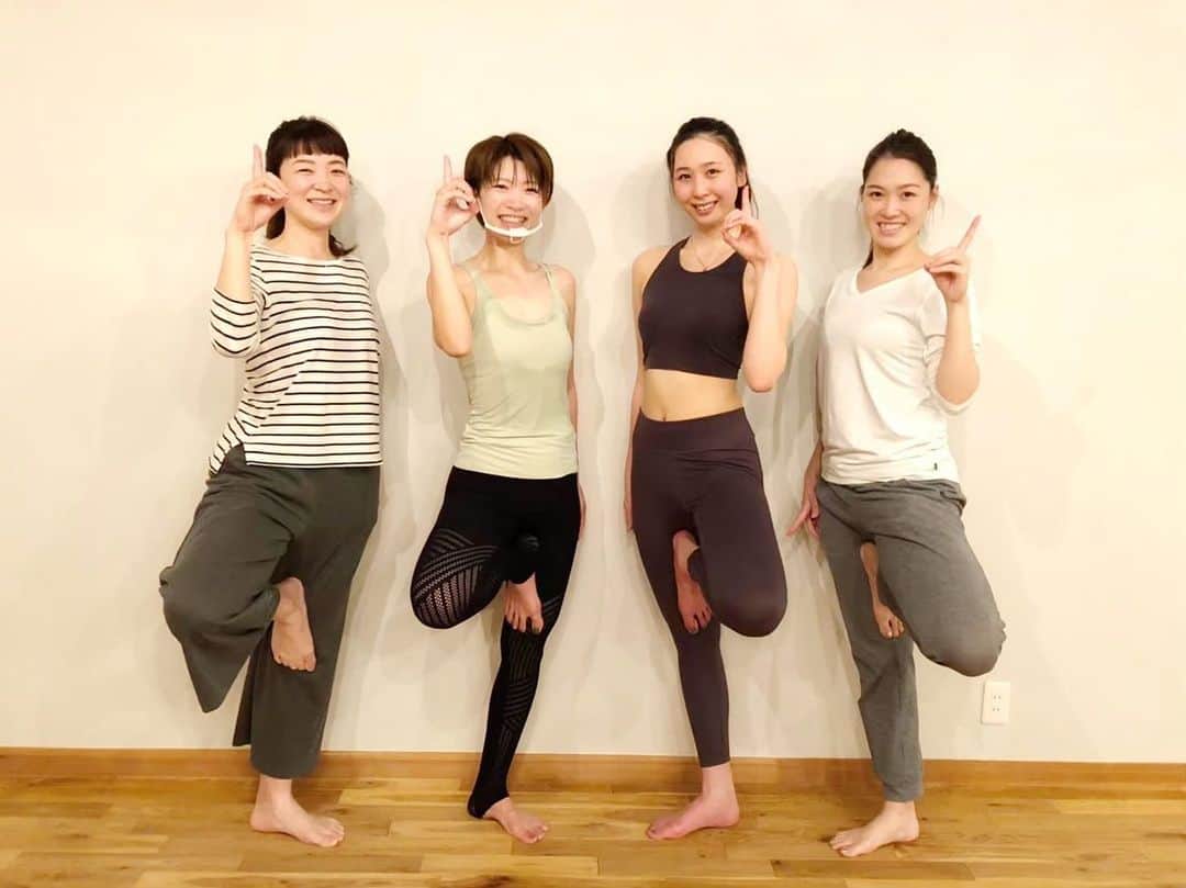 ときさんのインスタグラム写真 - (ときInstagram)「@coconoba.m_yoga スタッフの皆さんと📸🌱  また行きたいです😘 ありがとうございました🙌🌷  #神戸 #ホットヨガ #hotyoga #ヨガスタジオ #coconoba」8月18日 21時15分 - toki_ringomusume